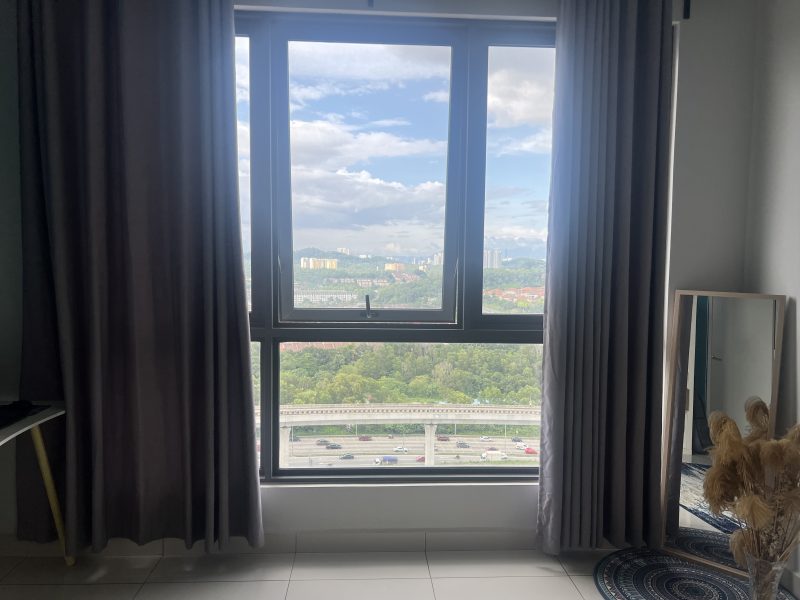 ROOM FOR RENT (WALKING DISTANCE TO Mrt PUTRA PERMAI)