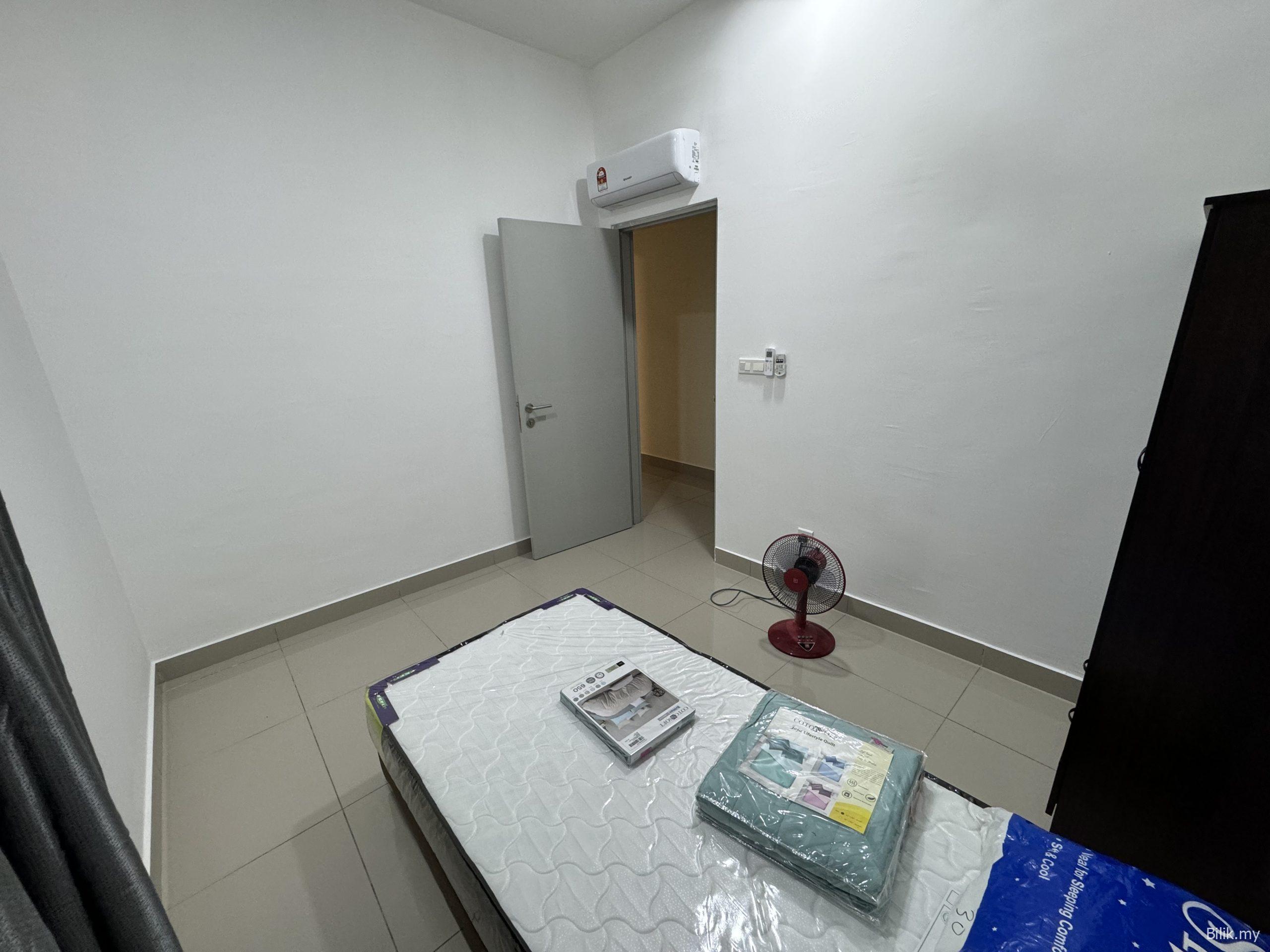 Master bedroom and small room - Bilik.my