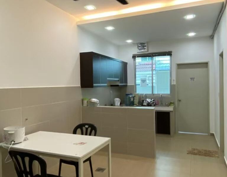 fully furnished room near Tech Valley Sendayan Free Wifi with balcony