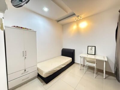 fully furnished room near Tech Valley Sendayan Free Wifi with balcony