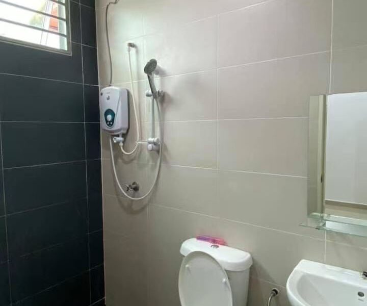 fully furnished room near Tech Valley Sendayan Free Wifi with balcony