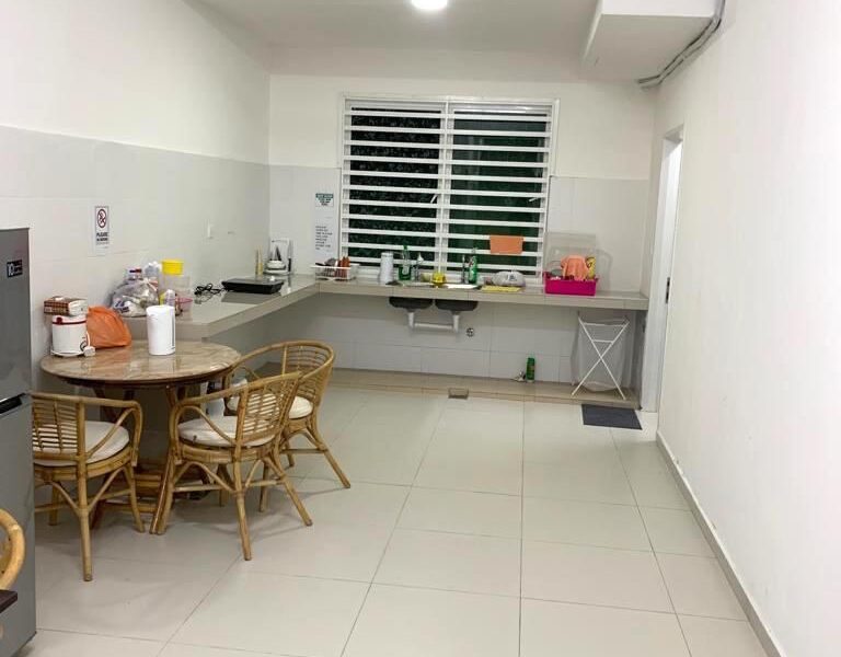 fully furnished middle room near Matrix International School attached bathroom