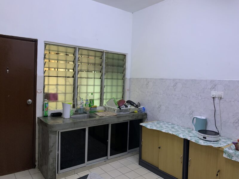 Near IOI MALL Puchong Fully Furnished Middle Room
