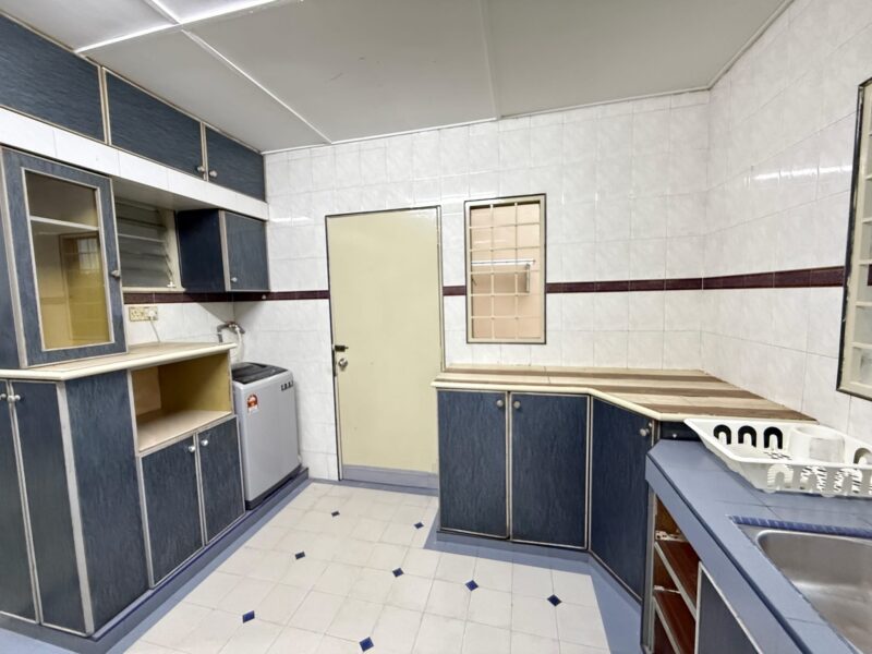 Master Room for Rent – Taman Wawasan, Puchong RM950/month | Fully Furnished | Private Bathroom | Walk to SetiaWalk & LRT