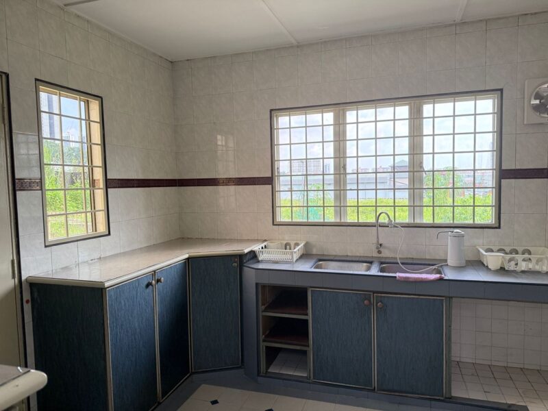 Middle Room for Rent – Walking Distance to Setia Walk, Puchong