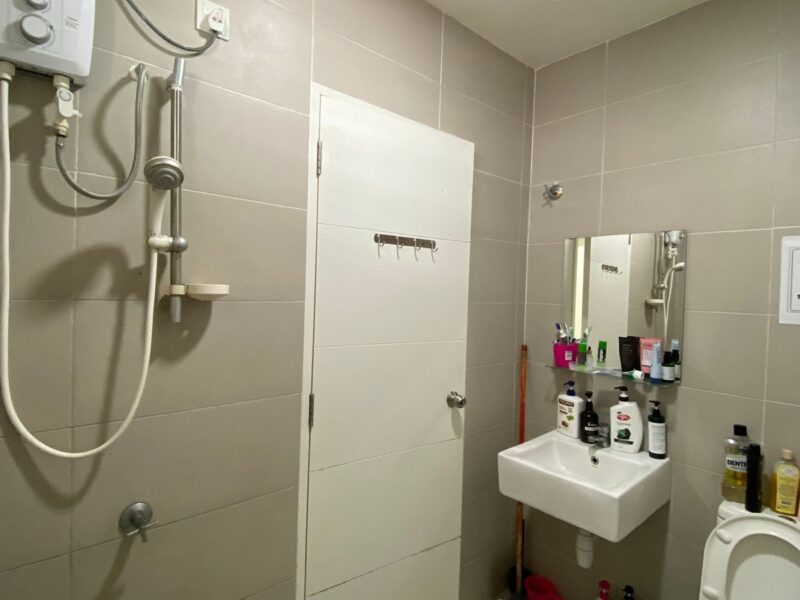 Fully Furnished Room for Rent – Suriaman, Bandar Sri Sendayan RM600/month | All-Inclusive (Aircond Usage Included) | Quiet & Comfortable