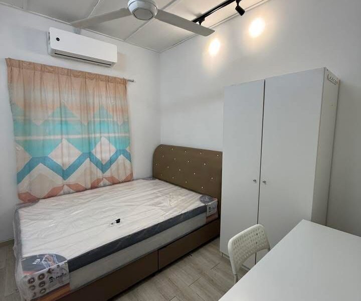 5mins walk to Setia Walk Puchong Fully Furnished Middle Room
