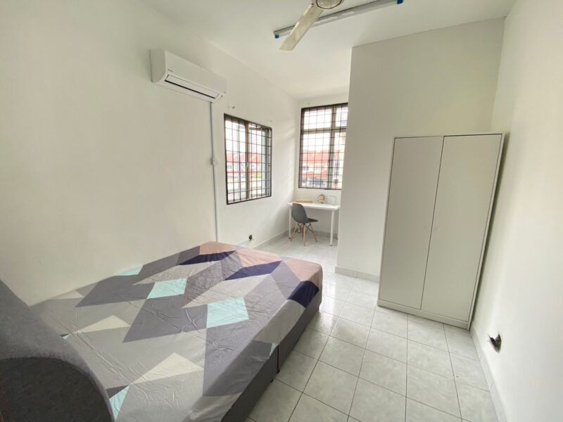 Near IOI MALL Puchong Fully Furnished Middle Room