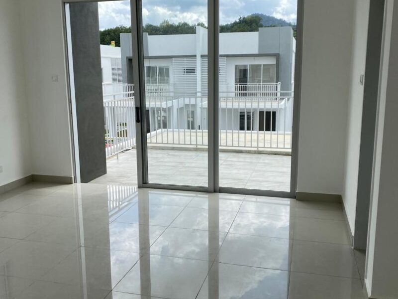 Rumah sewa pajam , garden hills nilai