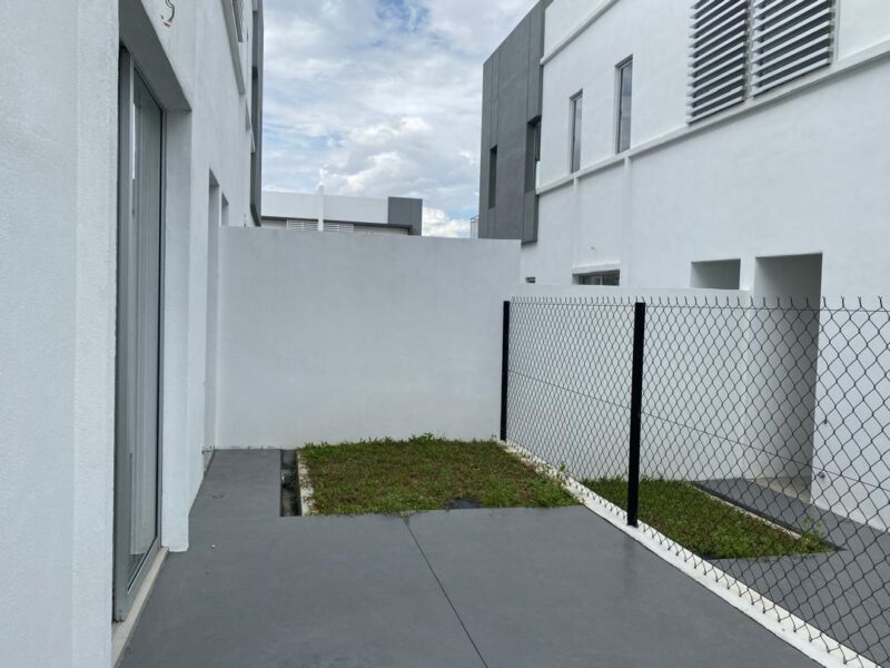 Rumah sewa pajam , garden hills nilai