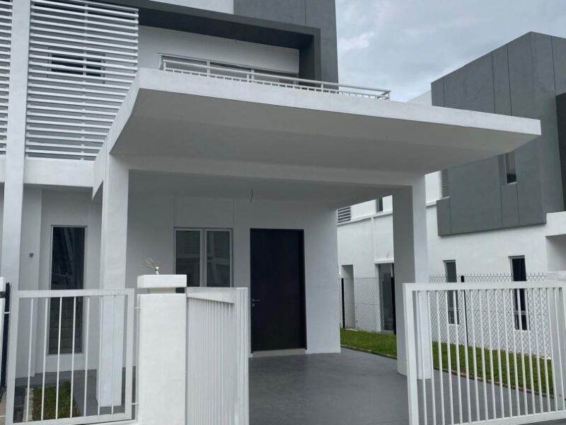 Rumah sewa pajam , garden hills nilai