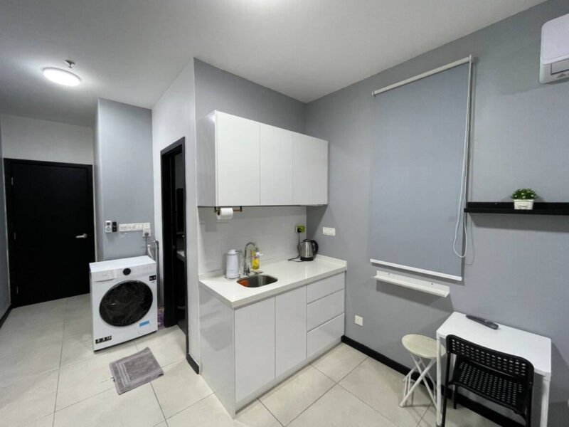 Studio unit for rent