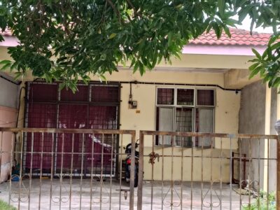 Bilik tengah untuk disewa