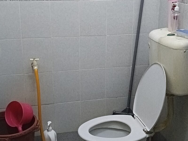 Bilik tengah untuk disewa