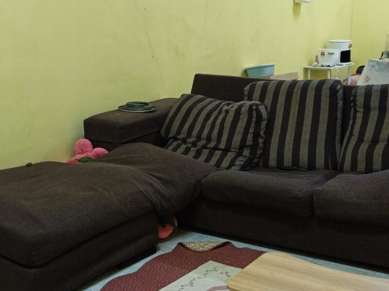 Bilik tengah untuk disewa
