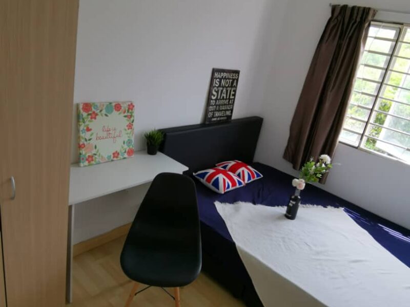 Queen bed middle room - Cheras