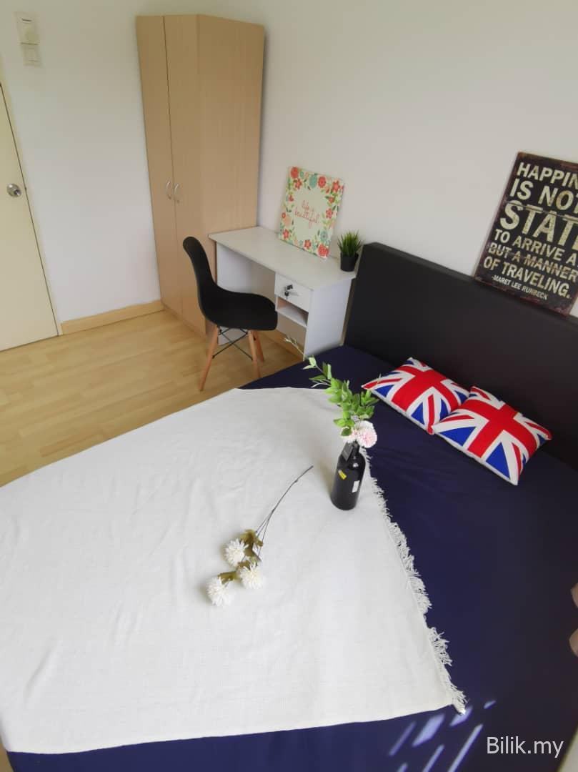 Queen bed middle room - Cheras - Bilik.my