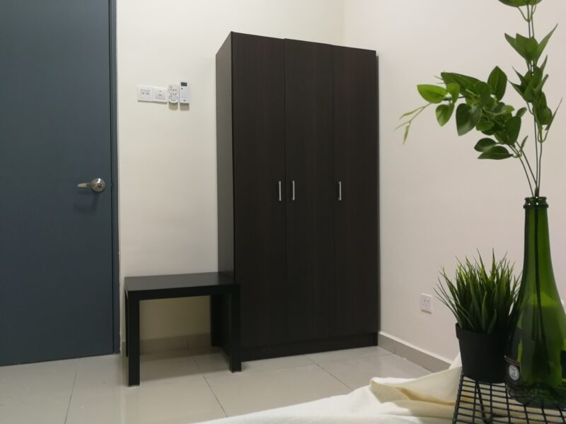 Queen bed Middle Room Only - Lavender Residence , Sg.Long