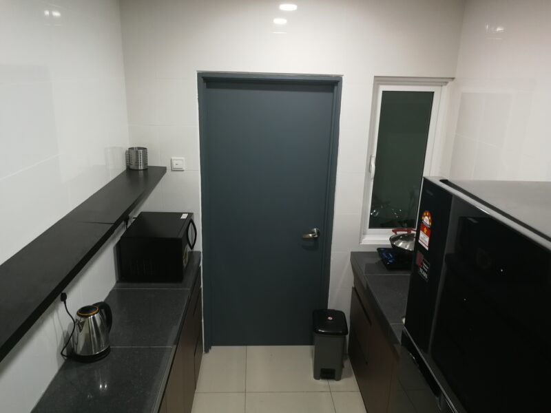 Queen bed Middle Room Only - Lavender Residence , Sg.Long