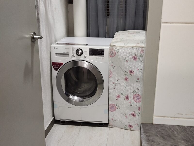 Looking for housemate