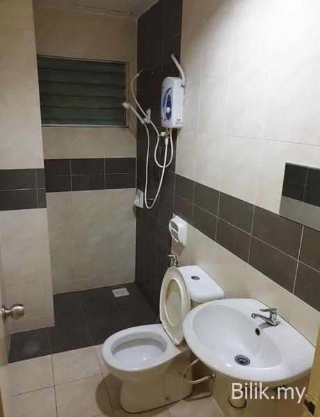 Queen bed middle room - Cheras