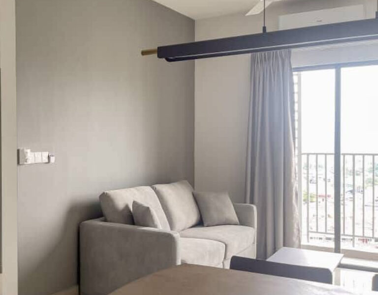 Fully furnished studio in Endah Regal Condominium