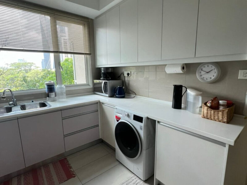 Fully furnished studio in Putra Place Condominium