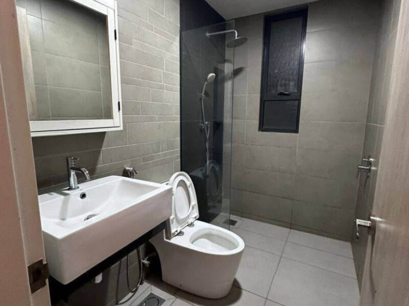 Fully furnished studio