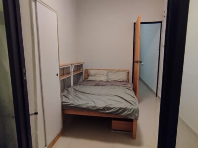 A female room with balcony in Bandar Damai Perdana