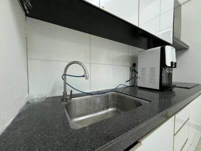 Elite Height Balcony room for rent near Pantai Hospital