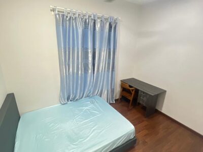 The Andes, Middle room for rent