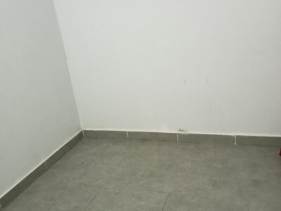 Middle Room for Rent Goodyear Court 5