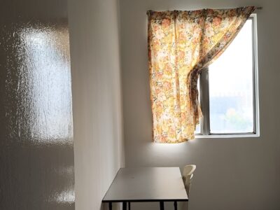 MIDDLE ROOM